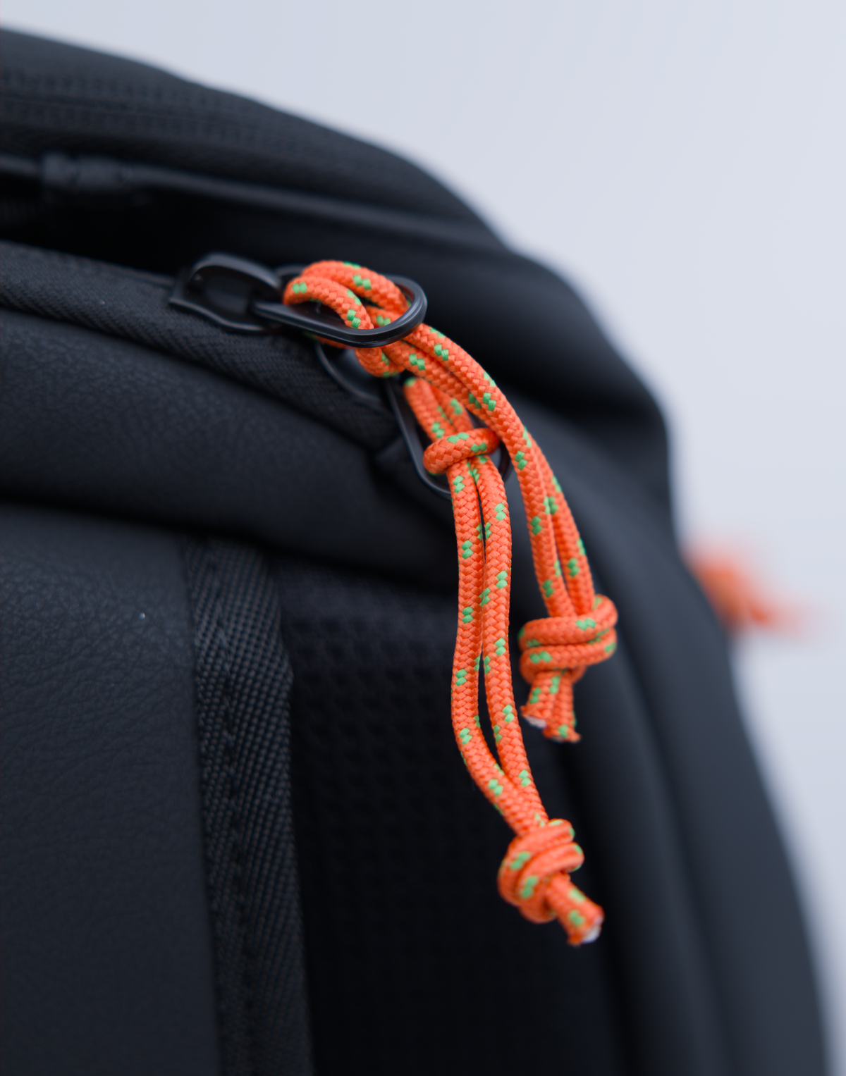 Tour Backpack ジッパープルの詳細